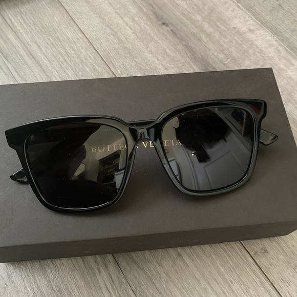 Bottega Veneta Accessories - Bottega Black Square Sunglasses
